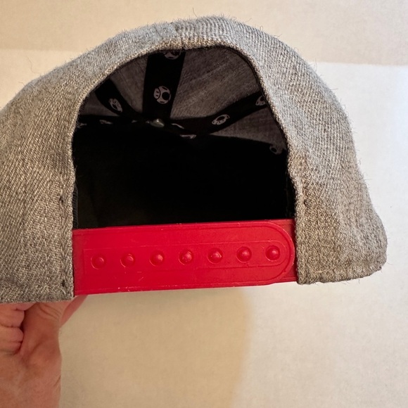 Super Mario Bros Mario Mustache SnapBack Cap Gray Red Embroidered 2018 - Picture 3 of 6